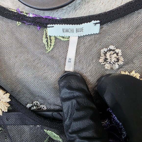 Kimchi Blue Shirt Womens XS Black Mesh Sheer Floral Embroidered Short Sleeve - Picture 2 of 10